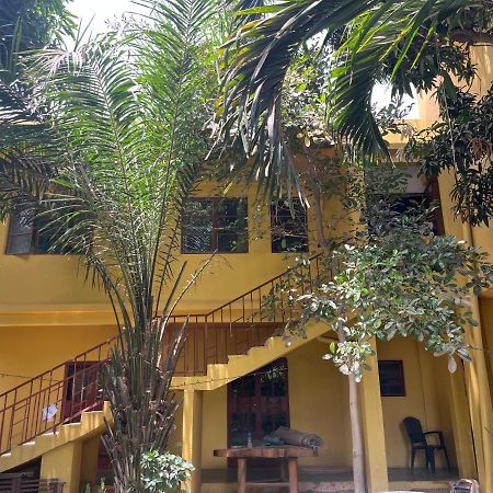 Boli Boli Guesthouse Серекунда Экстерьер фото