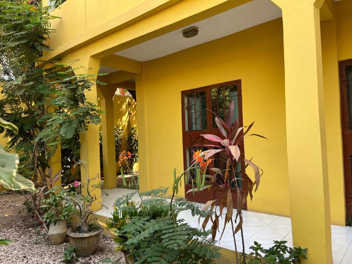 Boli Boli Guesthouse Серекунда Экстерьер фото