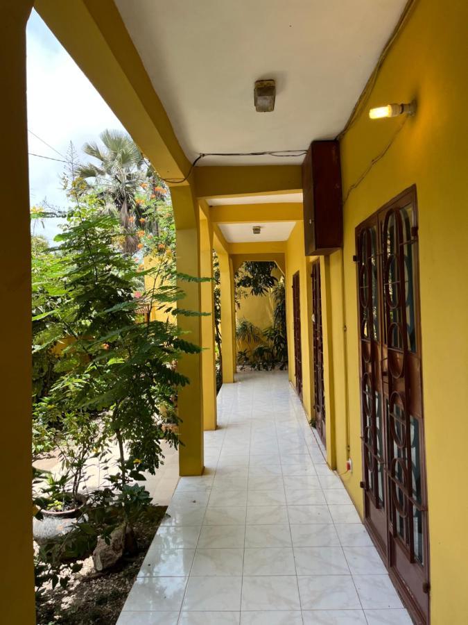 Boli Boli Guesthouse Серекунда Экстерьер фото