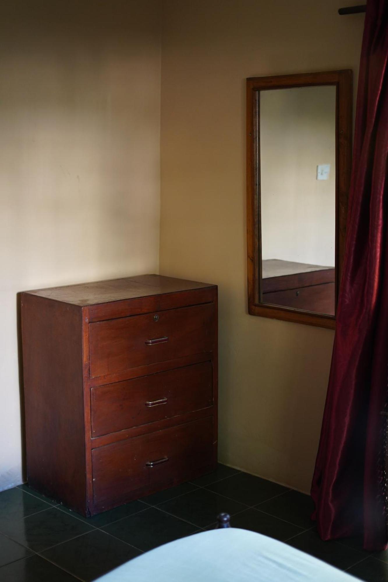Boli Boli Guesthouse Серекунда Экстерьер фото